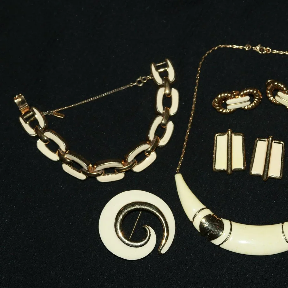 Monet jewelry set